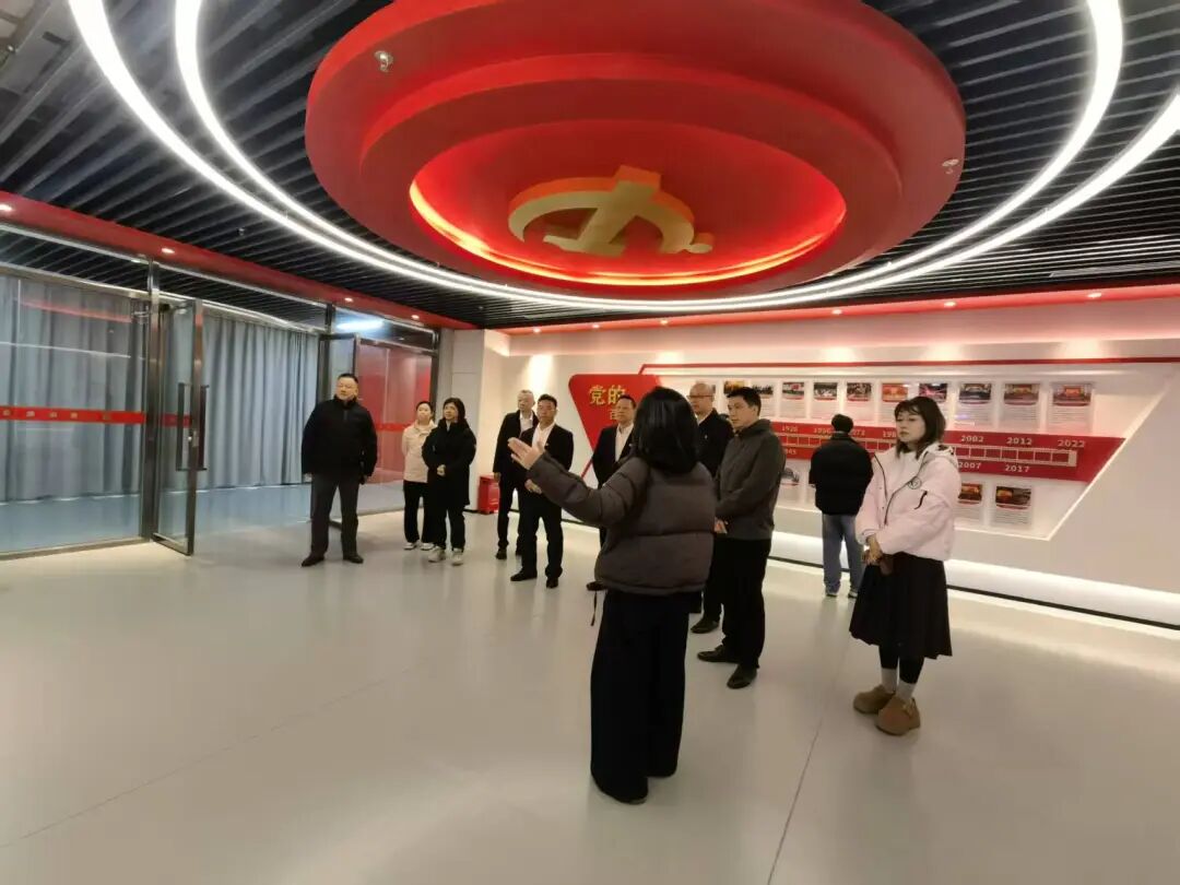 校地企联建聚合力 非遗传承谱新篇——艺术设计学院党总支参与“党建融合促发展,校企协同向未来”联合主题党日活动